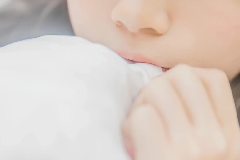 《白衬衫散发》｜桜桃喵 · 49张写真