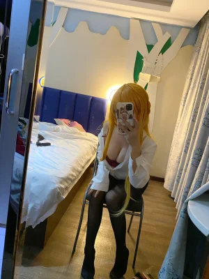 《金毛不良jk》｜芋圆侑子 · 42张写真、5 个视频