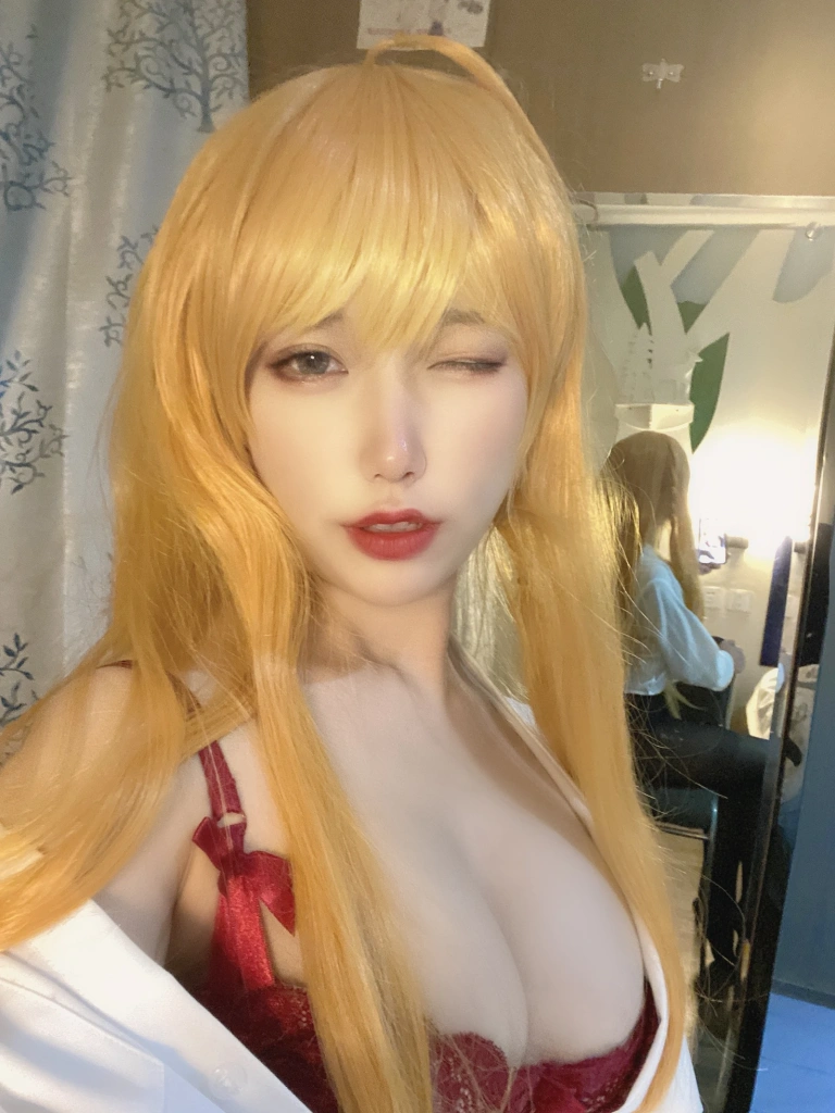 《金毛不良jk》｜芋圆侑子 · 42张写真、5 个视频