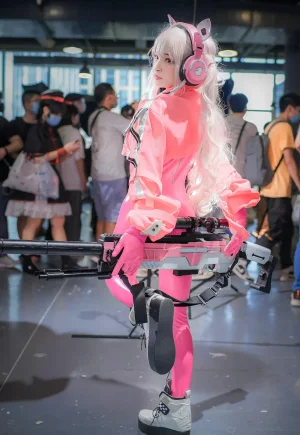 《萤火虫漫展 NIKKE 胜利女神 爱丽丝》｜九九八 · 18张写真