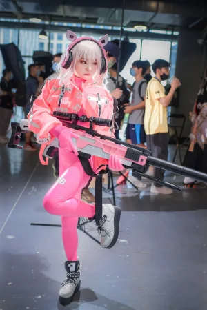 《萤火虫漫展 NIKKE 胜利女神 爱丽丝》｜九九八 · 18张写真