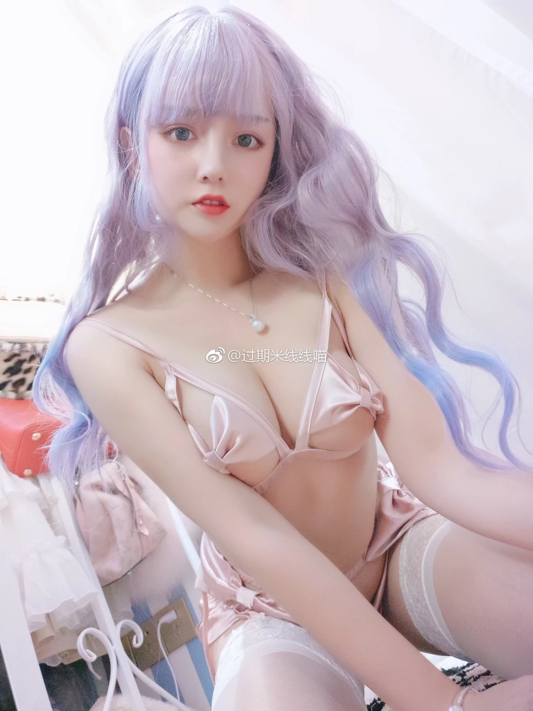 《粉色有动态图》｜过期米线线喵 · 22张写真
