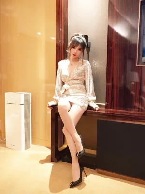 《亮片裙肉丝》｜小女巫露娜 · 22张写真