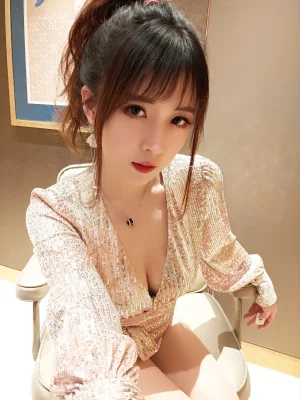 《亮片裙肉丝》｜小女巫露娜 · 22张写真