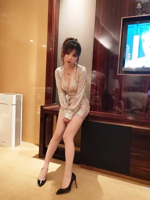 《亮片裙肉丝》｜小女巫露娜 · 22张写真