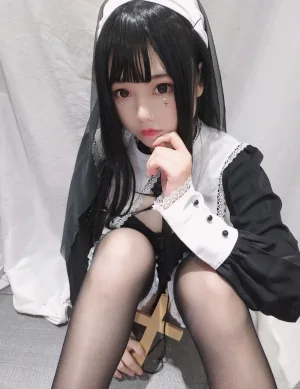 《修女》｜蜜汁猫裘 · 25张写真