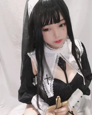 《修女》｜蜜汁猫裘 · 25张写真
