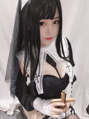 《修女》｜蜜汁猫裘 · 25张写真