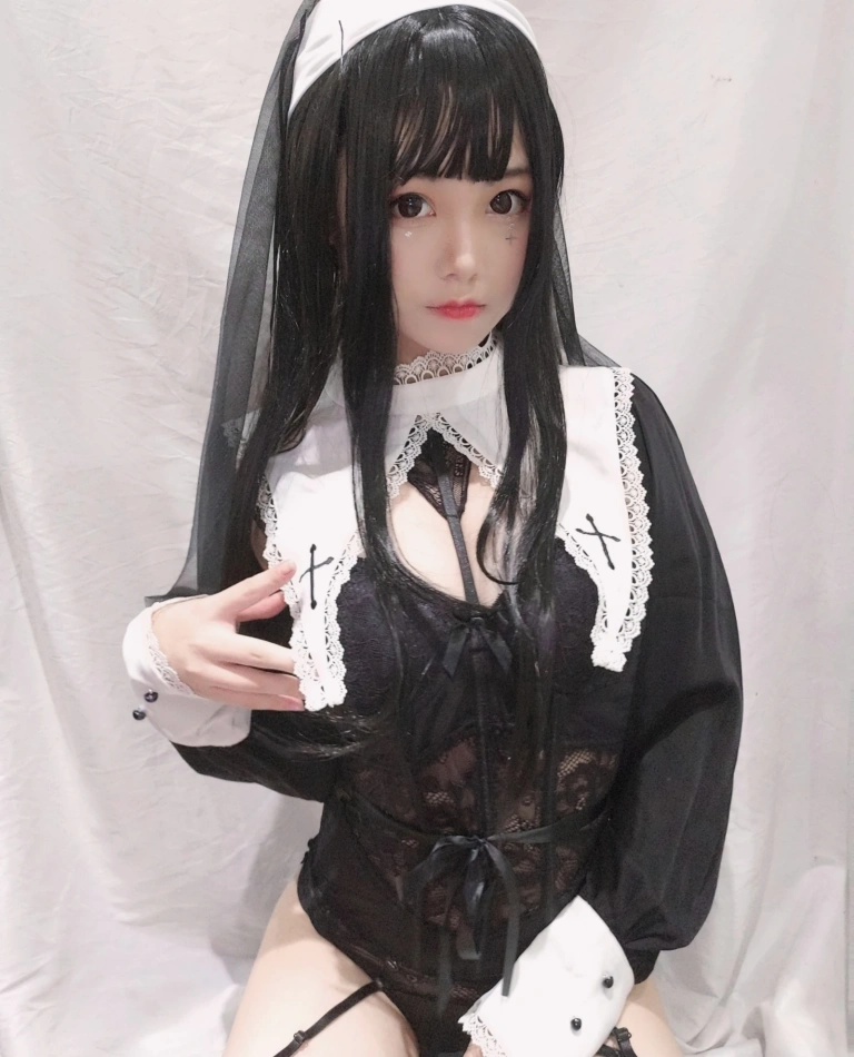 《修女》｜蜜汁猫裘 · 25张写真