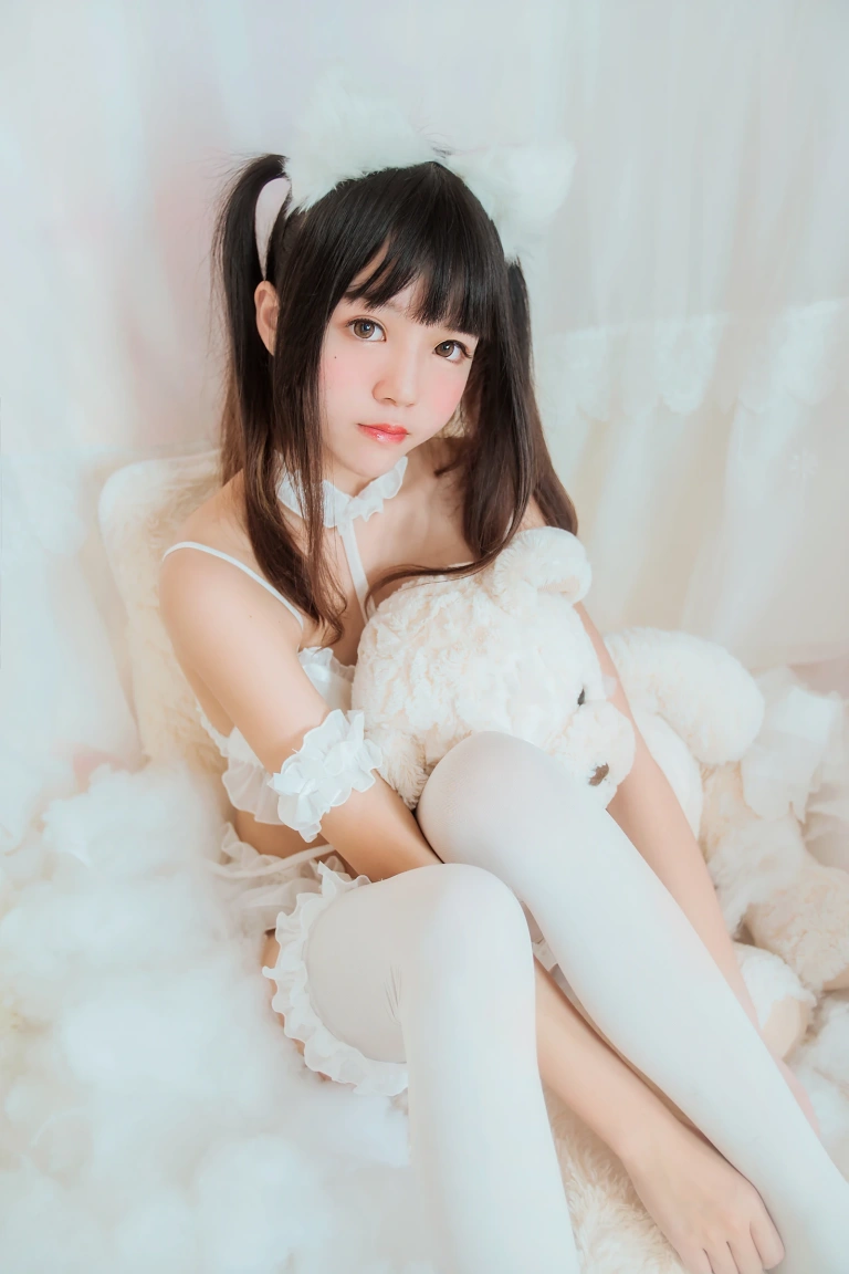 《白猫》｜桜桃喵 · 32张写真