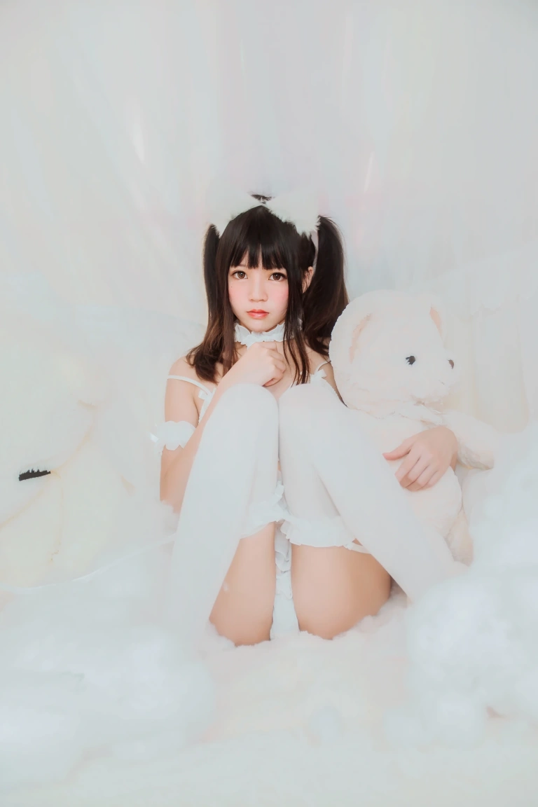 《白猫》｜桜桃喵 · 32张写真