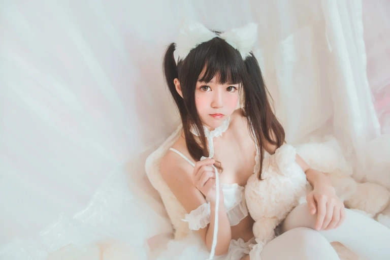 《白猫》｜桜桃喵 · 32张写真