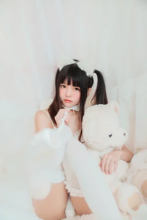 《白猫》｜桜桃喵 · 32张写真