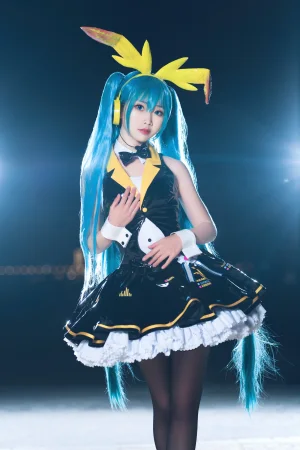《初音Miku》｜面饼仙儿 · 19张写真