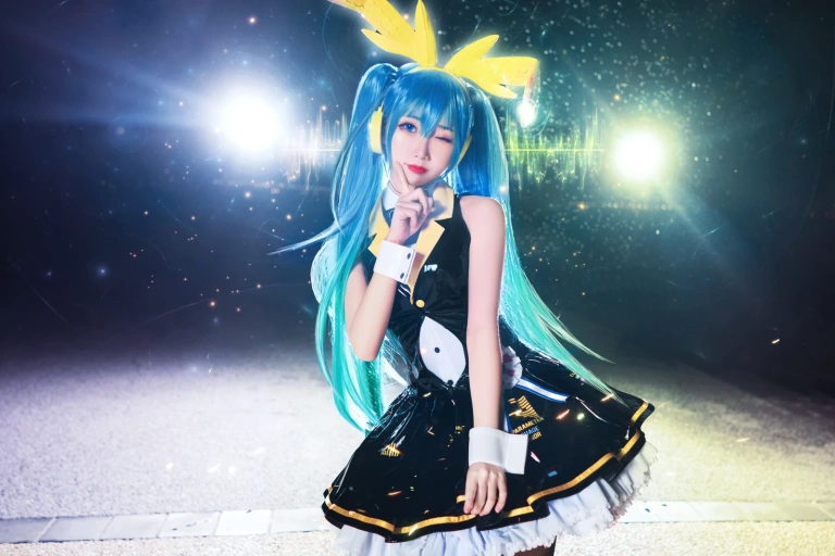 《初音Miku》｜面饼仙儿 · 19张写真
