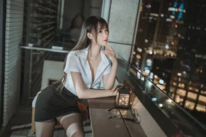 《黑丝包臀OL》｜羽生三未 · 40张写真