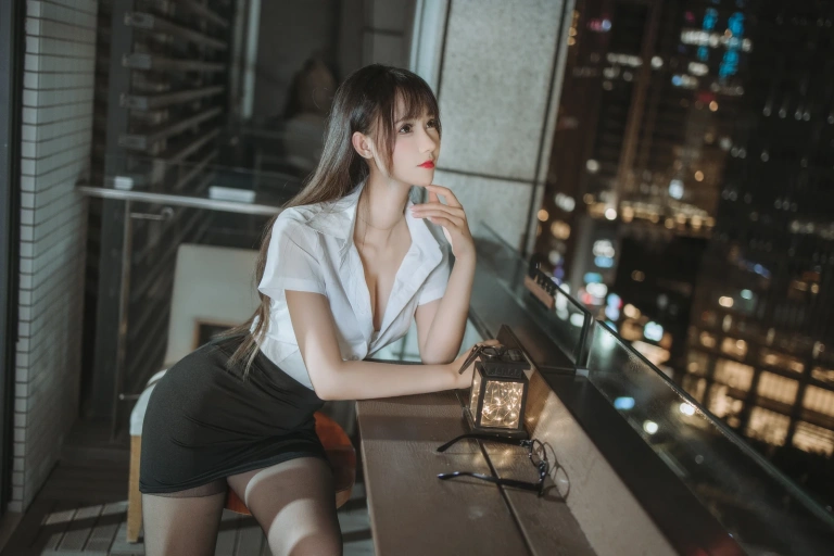 《黑丝包臀OL》｜羽生三未 · 40张写真
