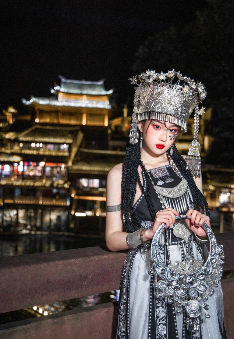 《苗疆女子》｜瓦斯塔亚小龙虾 · 18张写真