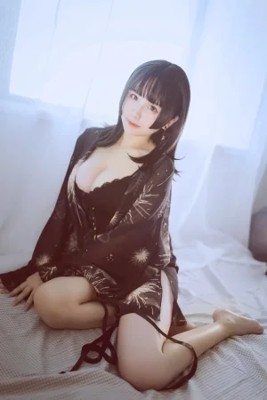 《黑色吊带》｜阿半今天很开心 · 23张写真