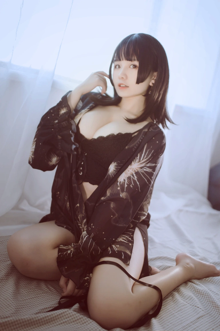 《黑色吊带》｜阿半今天很开心 · 23张写真