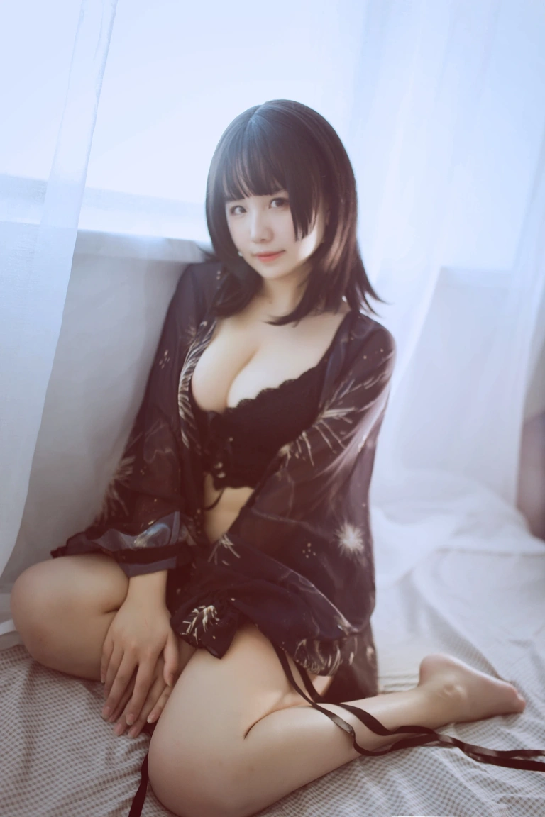 《黑色吊带》｜阿半今天很开心 · 23张写真