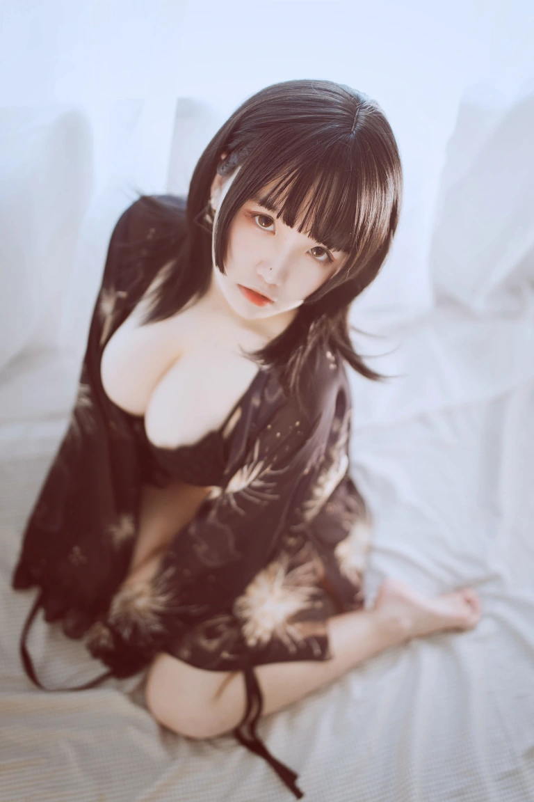 《黑色吊带》｜阿半今天很开心 · 23张写真