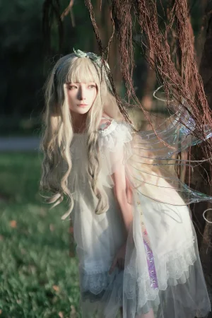 《林中精灵》｜是三不是世 · 27张写真