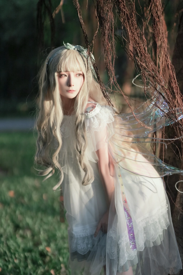 《林中精灵》｜是三不是世 · 27张写真