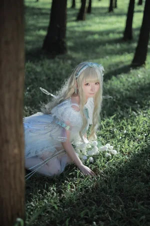 《林中精灵》｜是三不是世 · 27张写真