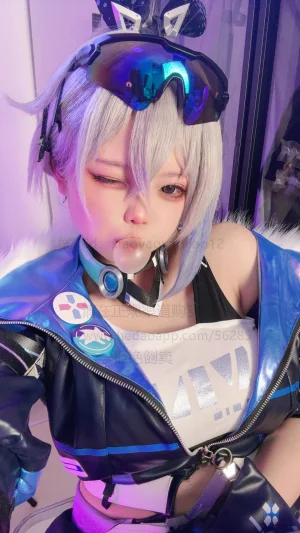《银狼自拍版》｜小瑶幺幺 · 64张写真、5 个视频