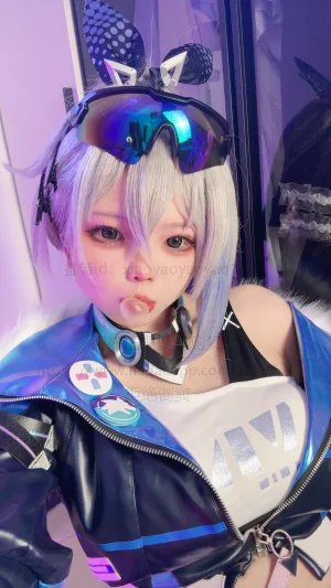 《银狼自拍版》｜小瑶幺幺 · 64张写真、5 个视频