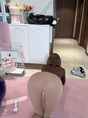 《瑜伽垫上的越界》｜麻薯好吃 · 75张写真、1 个视频