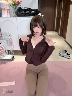 《瑜伽垫上的越界》｜麻薯好吃 · 75张写真、1 个视频