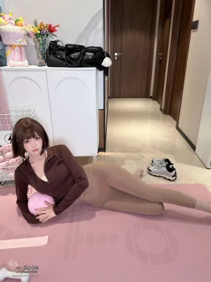 《瑜伽垫上的越界》｜麻薯好吃 · 75张写真、1 个视频
