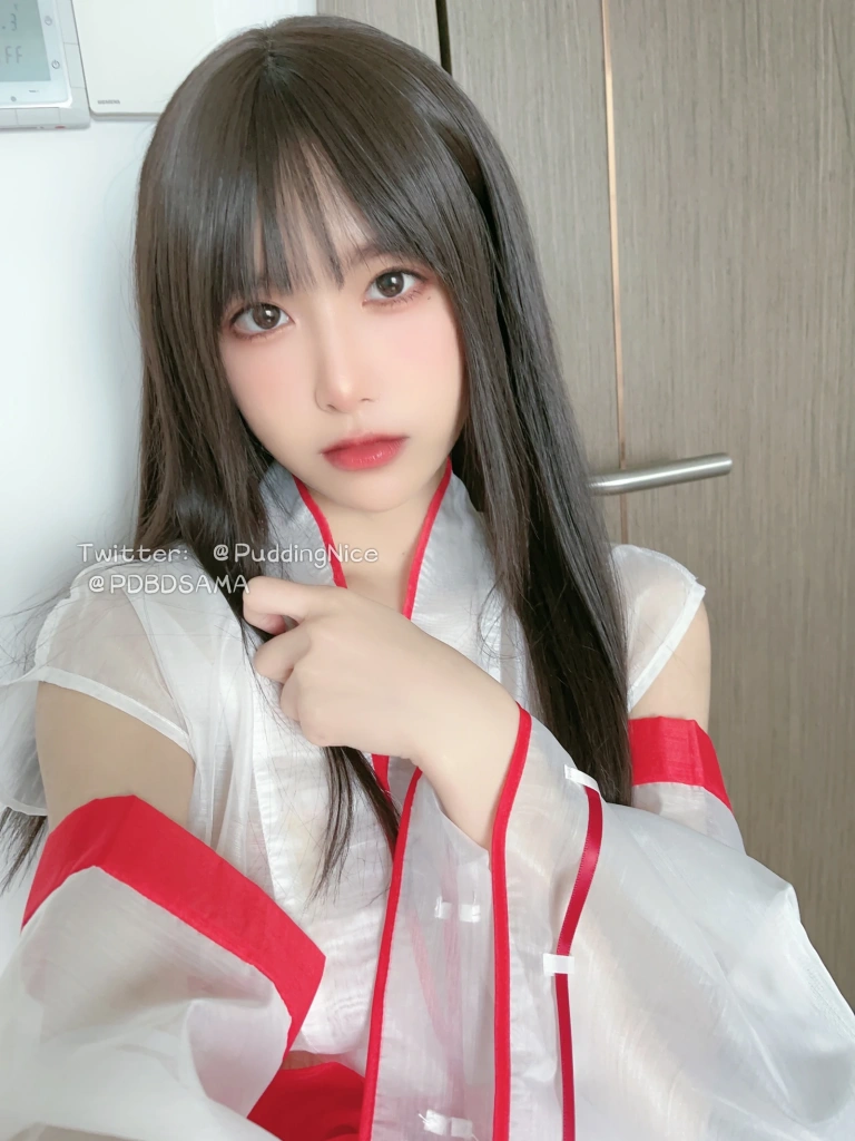 《C4莓果挞》｜布丁大法 · 62张写真、4 个视频