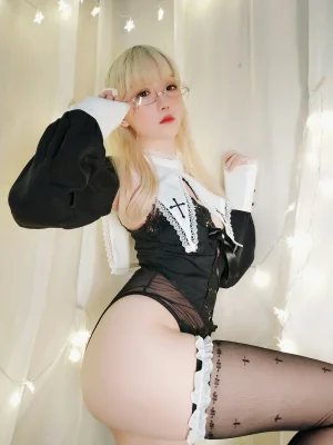 《VOL.15 圣光修女包》｜星之迟迟 · 61张写真