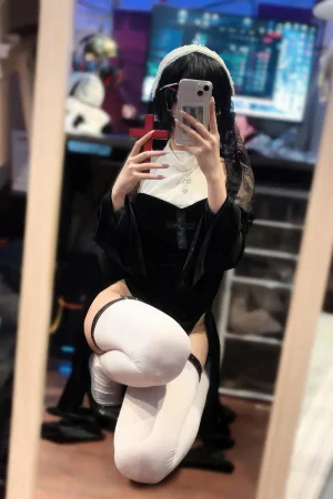 《修女的祷告》｜清水凪 · 18张写真、1 个视频