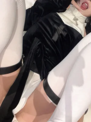 《修女的祷告》｜清水凪 · 18张写真、1 个视频