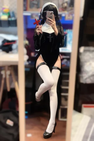 《修女的祷告》｜清水凪 · 18张写真、1 个视频