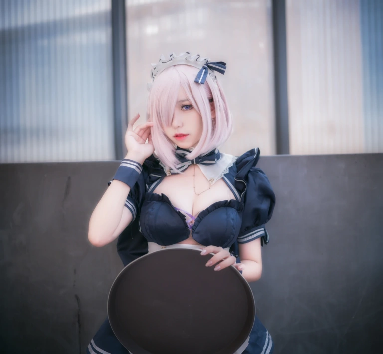 《黑枪呆女仆自拍》｜芋圆侑子 · 24张写真、3 个视频