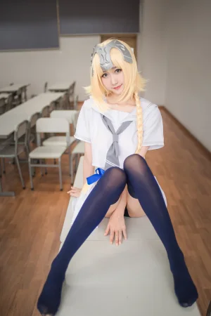 《贞德（白）》｜木棉棉 · 28张写真