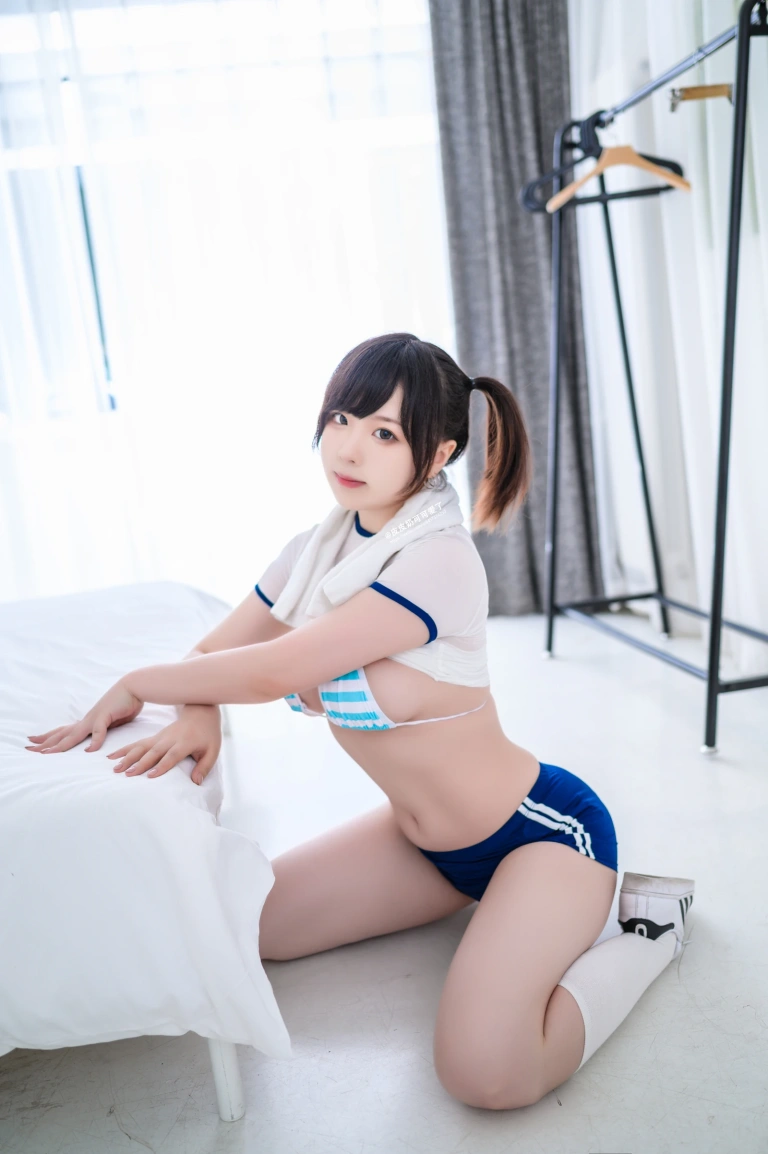 《透视体操服》｜皮皮奶 · 50张写真