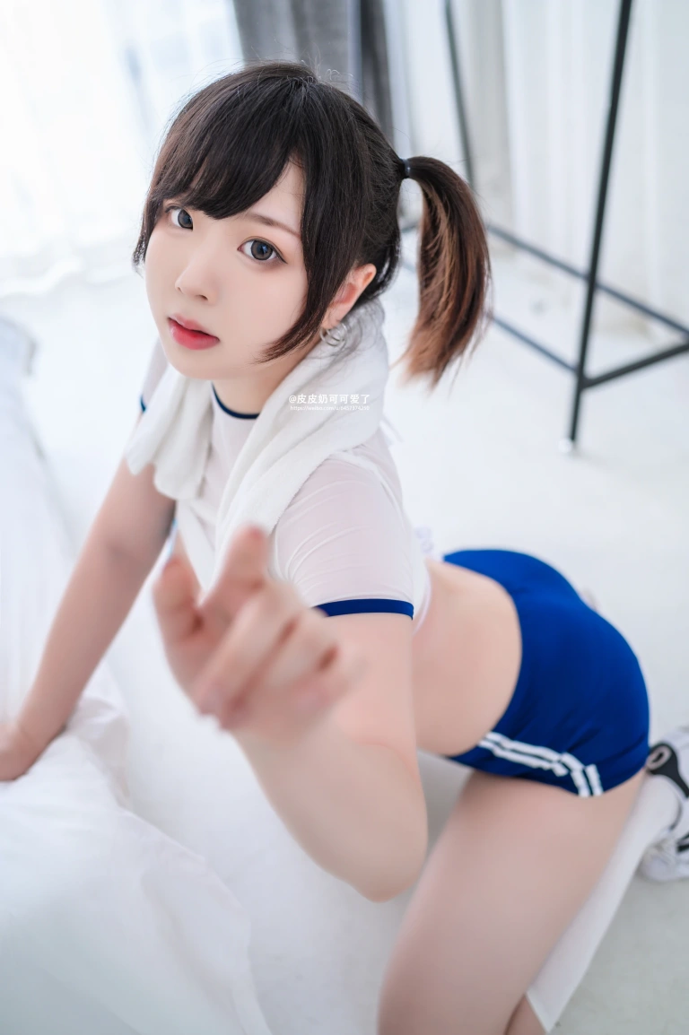 《透视体操服》｜皮皮奶 · 50张写真