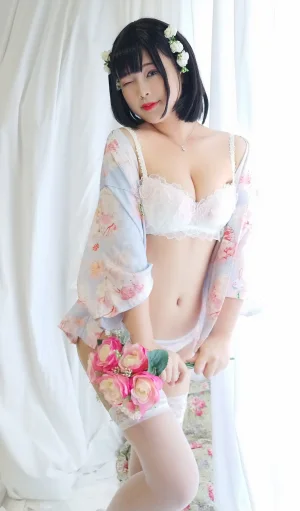 《花与酒与少女》｜白烨 · 81张写真、6 个视频
