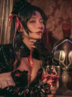 《杀生院女仆》｜是三不是世 · 18张写真