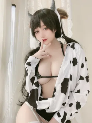 《奶牛衬衣》｜小仓千代 · 30张写真