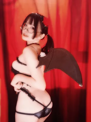 《小恶魔》｜阿半今天很开心 · 43张写真
