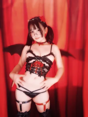 《小恶魔》｜阿半今天很开心 · 43张写真