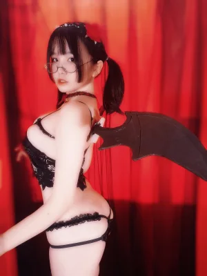 《小恶魔》｜阿半今天很开心 · 43张写真