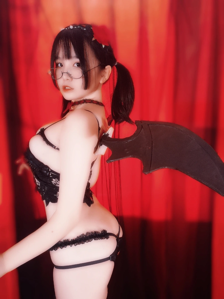 《小恶魔》｜阿半今天很开心 · 43张写真